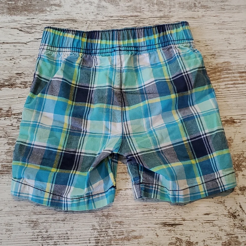 Boys Carter's shorts size 3T